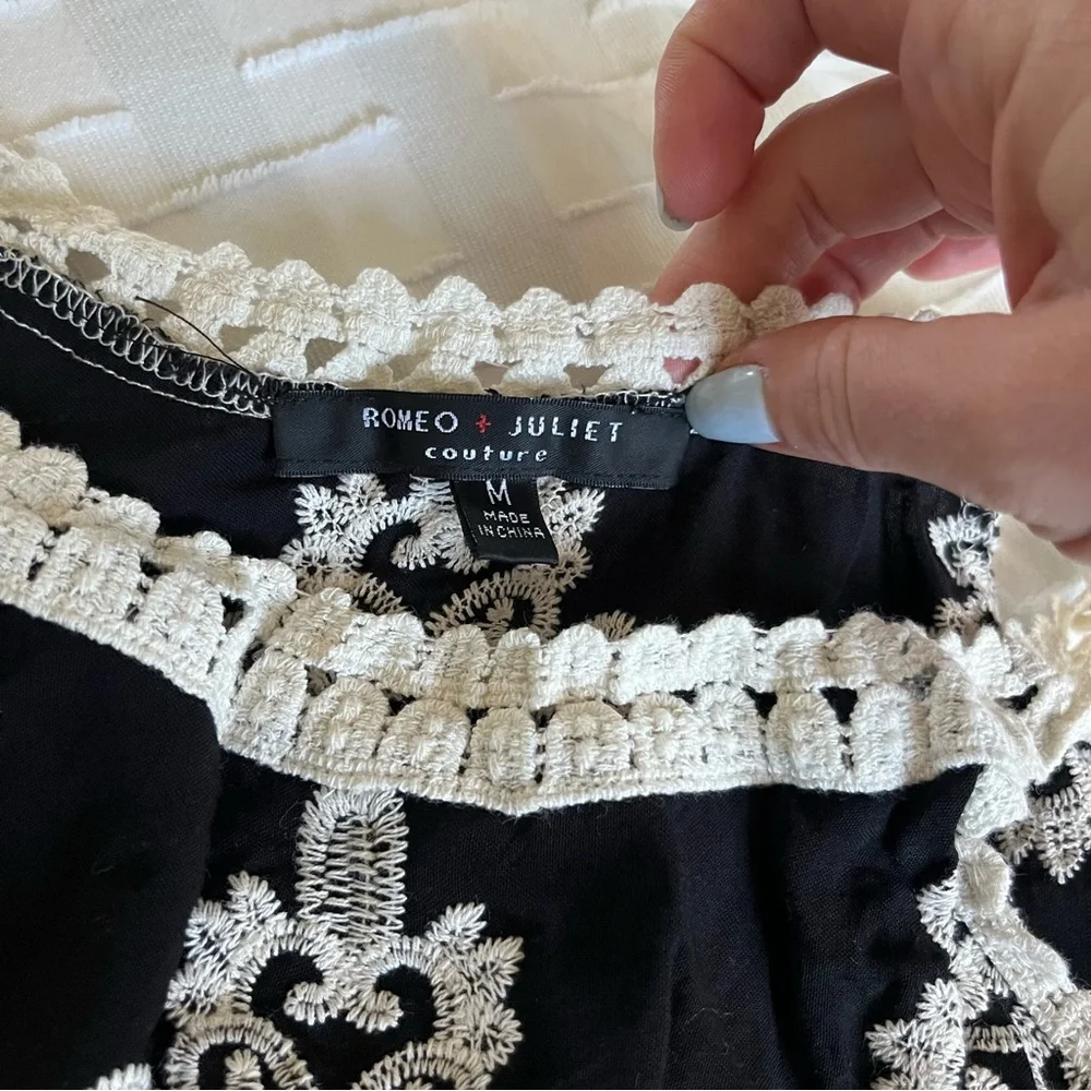 Romeo & Juliet Couture Black and Cream Lace Tank Top Size M (fits like S/M)- EUC - Picture 10 of 12